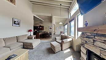 Upgraded 4 Bedrooms at 1849 Condos - Slopeside To Skiing & Mountain Bi