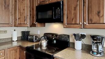 Upgraded 4 Bedrooms at 1849 Condos - Slopeside To Skiing & Mountain Bi