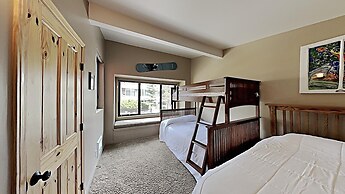 Upgraded 4 Bedrooms at 1849 Condos - Slopeside To Skiing & Mountain Bi