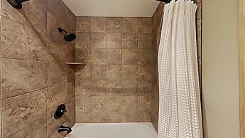 Upgraded 4 Bedrooms at 1849 Condos - Slopeside To Skiing & Mountain Bi