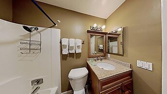 Upgraded 4 Bedrooms at 1849 Condos - Slopeside To Skiing & Mountain Bi