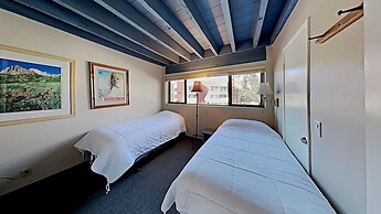 Upgraded 4 Bedrooms at 1849 Condos - Slopeside To Skiing & Mountain Bi