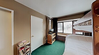 Upgraded 4 Bedrooms at 1849 Condos - Slopeside To Skiing & Mountain Bi