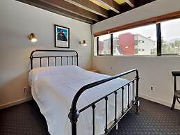 Upgraded 4 Bedrooms at 1849 Condos - Slopeside To Skiing & Mountain Bi