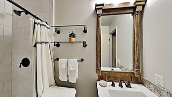 Upgraded 4 Bedrooms at 1849 Condos - Slopeside To Skiing & Mountain Bi