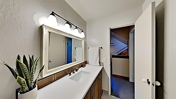 Upgraded 4 Bedrooms at 1849 Condos - Slopeside To Skiing & Mountain Bi