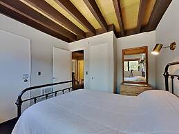 Upgraded 4 Bedrooms at 1849 Condos - Slopeside To Skiing & Mountain Bi