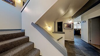 Upgraded 4 Bedrooms at 1849 Condos - Slopeside To Skiing & Mountain Bi