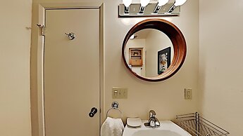 Upgraded 4 Bedrooms at 1849 Condos - Slopeside To Skiing & Mountain Bi