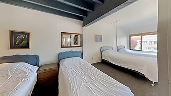 Upgraded 4 Bedrooms at 1849 Condos - Slopeside To Skiing & Mountain Bi