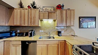 Upgraded 4 Bedrooms at 1849 Condos - Slopeside To Skiing & Mountain Bi