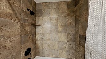 Upgraded 4 Bedrooms at 1849 Condos - Slopeside To Skiing & Mountain Bi