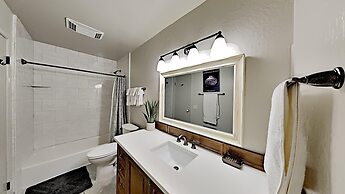 Upgraded 4 Bedrooms at 1849 Condos - Slopeside To Skiing & Mountain Bi