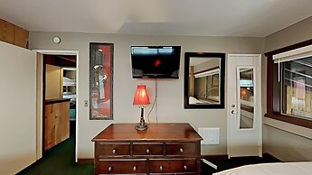 Upgraded 4 Bedrooms at 1849 Condos - Slopeside To Skiing & Mountain Bi