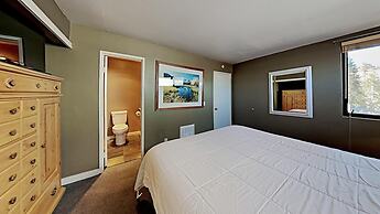 Upgraded 4 Bedrooms at 1849 Condos - Slopeside To Skiing & Mountain Bi