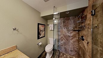 Upgraded 4 Bedrooms at 1849 Condos - Slopeside To Skiing & Mountain Bi