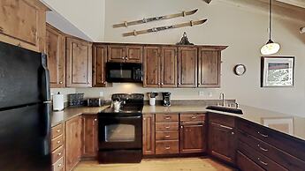 Upgraded 4 Bedrooms at 1849 Condos - Slopeside To Skiing & Mountain Bi