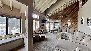 Upgraded 4 Bedrooms at 1849 Condos - Slopeside To Skiing & Mountain Bi