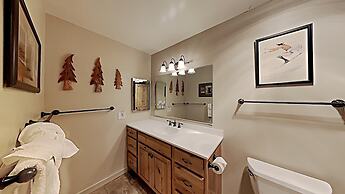 Upgraded 4 Bedrooms at 1849 Condos - Slopeside To Skiing & Mountain Bi