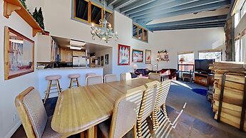 Upgraded 4 Bedrooms at 1849 Condos - Slopeside To Skiing & Mountain Bi