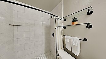 Upgraded 4 Bedrooms at 1849 Condos - Slopeside To Skiing & Mountain Bi