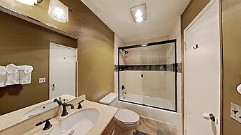 Upgraded 4 Bedrooms at 1849 Condos - Slopeside To Skiing & Mountain Bi