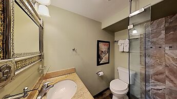 Upgraded 4 Bedrooms at 1849 Condos - Slopeside To Skiing & Mountain Bi