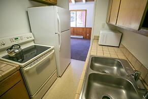 Great 2 Bedroom Condo Right Across Canyon Lodge! Walk To Lifts! Free G