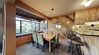 Great 2 Bedroom Condo Right Across Canyon Lodge! Walk To Lifts! Free G