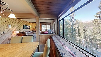 Great 2 Bedroom Condo Right Across Canyon Lodge! Walk To Lifts! Free G