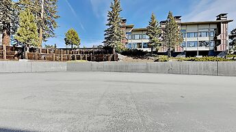 Two Bedroom Units at 1849 Condos With 3 Hot Tubs & Slopeside