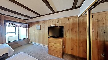 Two Bedroom Units at 1849 Condos with 3 Hot Tubs & Slopeside