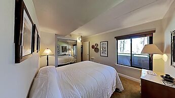 Two Bedroom Units at 1849 Condos with 3 Hot Tubs & Slopeside