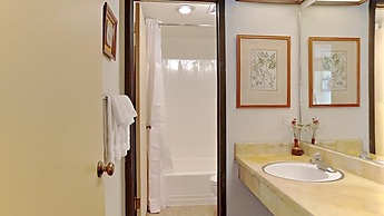 Two Bedroom Units at 1849 Condos with 3 Hot Tubs & Slopeside