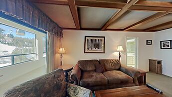 Two Bedroom Units at 1849 Condos with 3 Hot Tubs & Slopeside