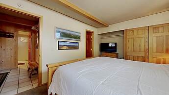 Two Bedroom Units at 1849 Condos with 3 Hot Tubs & Slopeside