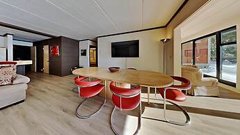 Two Bedroom Units at 1849 Condos with 3 Hot Tubs & Slopeside