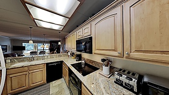 Two Bedroom Units at 1849 Condos with 3 Hot Tubs & Slopeside