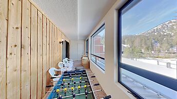 Two Bedroom Units at 1849 Condos with 3 Hot Tubs & Slopeside