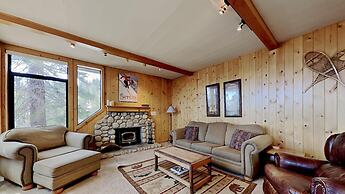 Two Bedroom Units at 1849 Condos with 3 Hot Tubs & Slopeside