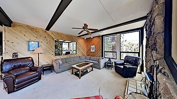 Two Bedroom Units at 1849 Condos with 3 Hot Tubs & Slopeside