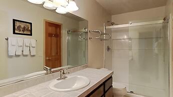 Two Bedroom Units at 1849 Condos with 3 Hot Tubs & Slopeside
