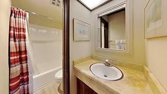 Two Bedroom Units at 1849 Condos with 3 Hot Tubs & Slopeside