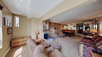 Two Bedroom Units at 1849 Condos with 3 Hot Tubs & Slopeside