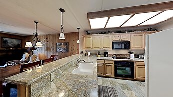 Two Bedroom Units at 1849 Condos with 3 Hot Tubs & Slopeside