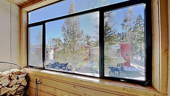 Two Bedroom Units at 1849 Condos with 3 Hot Tubs & Slopeside