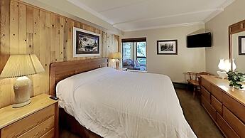 Two Bedroom Units at 1849 Condos with 3 Hot Tubs & Slopeside