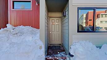 Two Bedroom Units at 1849 Condos with 3 Hot Tubs & Slopeside