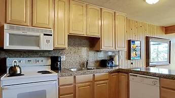 Two Bedroom Units at 1849 Condos with 3 Hot Tubs & Slopeside