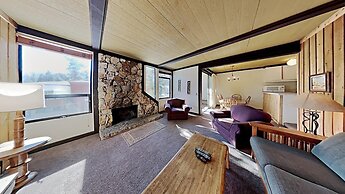 Two Bedroom Units at 1849 Condos with 3 Hot Tubs & Slopeside